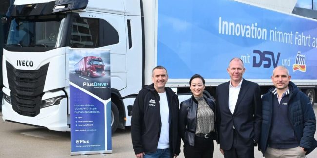 iveco-y-plus-lanzan-programa-piloto-de-camiones-automatizados-en-alemania-para-revolucionar-la-logistica-sostenible-1-1110x577